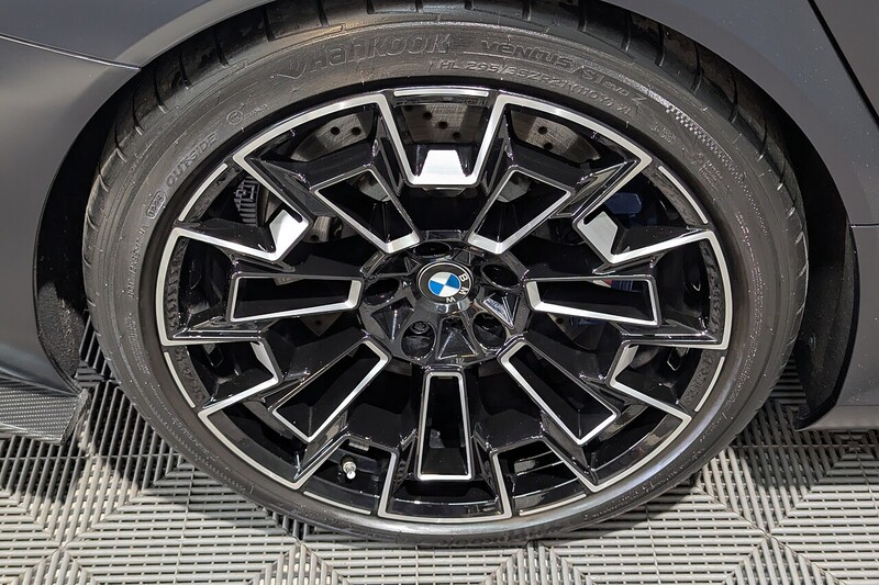 BMW M5 4.4 22.1kWh Saloon 4dr Petrol Plug-in Hybrid Steptronic xDrive Euro 6 (s/s) (727 ps) - U406