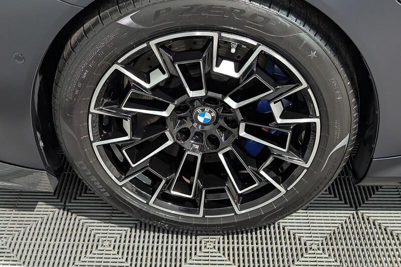 BMW M5 4.4 22.1kWh Saloon 4dr Petrol Plug-in Hybrid Steptronic xDrive Euro 6 (s/s) (727 ps) - U406