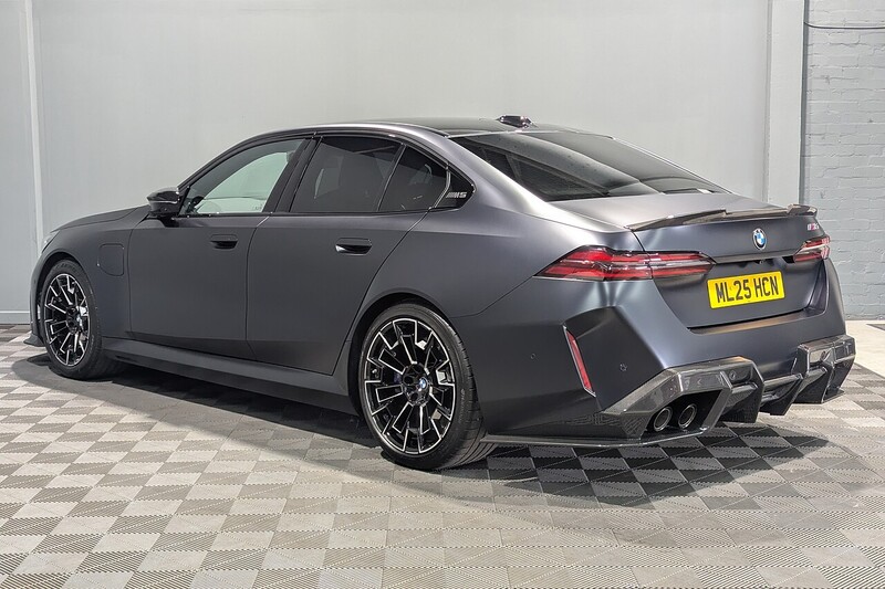 BMW M5 4.4 22.1kWh Saloon 4dr Petrol Plug-in Hybrid Steptronic xDrive Euro 6 (s/s) (727 ps) - U406