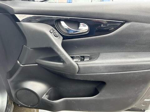 Nissan Qashqai 1.5 dCi N-Vision SUV 5dr Diesel Manual 2WD Euro 6 (s/s) (110 ps) - U107