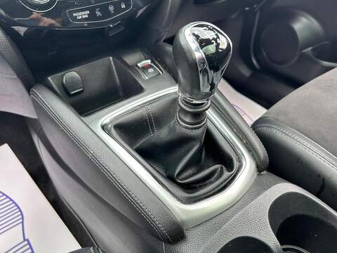 Nissan Qashqai 1.5 dCi N-Vision SUV 5dr Diesel Manual 2WD Euro 6 (s/s) (110 ps) - U107