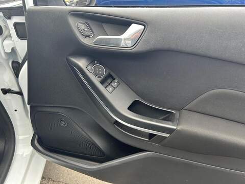 Ford Fiesta 1.0T EcoBoost Zetec Euro 6 (s/s) 5dr - U117