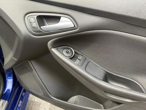 Ford Focus 1.0T EcoBoost ST-Line Euro 6 (s/s) 5dr - U118