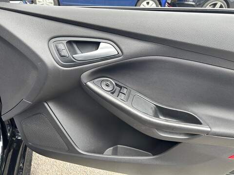 Ford Focus 1.0T EcoBoost Zetec S Hatchback 5dr Petrol Manual Euro 6 (s/s) (125 ps) - U124
