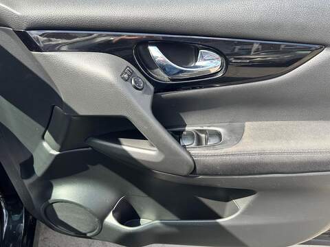 Nissan Qashqai 1.6 dCi N-Connecta SUV 5dr Diesel Manual 2WD Euro 6 (s/s) (130 ps) - U125