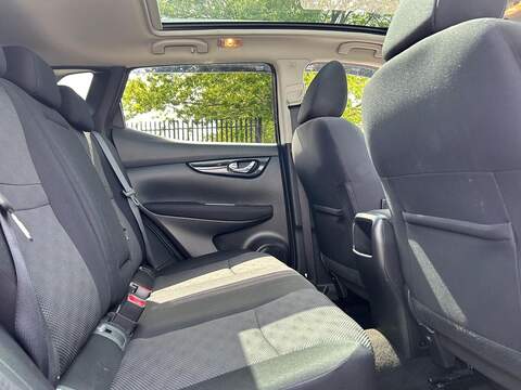 Nissan Qashqai 1.6 dCi N-Connecta SUV 5dr Diesel Manual 2WD Euro 6 (s/s) (130 ps) - U125