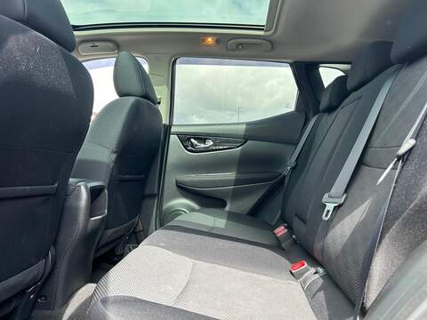 Nissan Qashqai 1.6 dCi N-Connecta SUV 5dr Diesel Manual 2WD Euro 6 (s/s) (130 ps) - U125