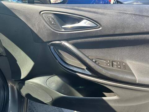 Vauxhall Astra 1.4i Turbo SRi Hatchback 5dr Petrol Manual Euro 6 (150 ps) - U134