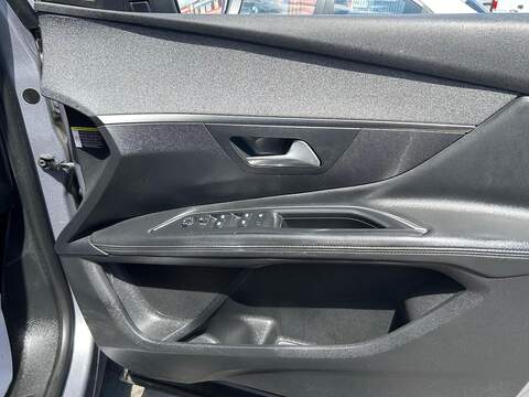 Peugeot 3008 1.5 BlueHDi Allure SUV 5dr Diesel EAT Euro 6 (s/s) (130 ps) - U144