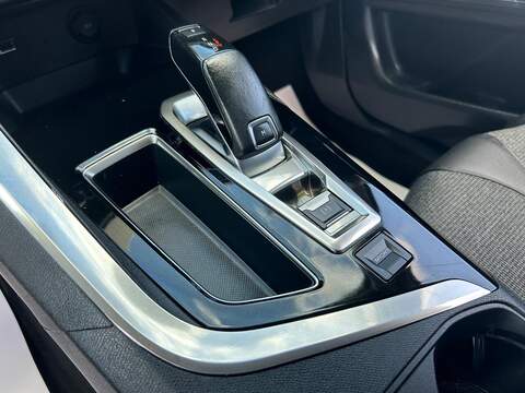 Peugeot 3008 1.5 BlueHDi Allure SUV 5dr Diesel EAT Euro 6 (s/s) (130 ps) - U144