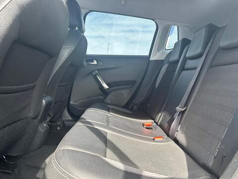 Peugeot 2008 1.6 BlueHDi Allure SUV 5dr Diesel Manual Euro 6 (100 ps) - U152