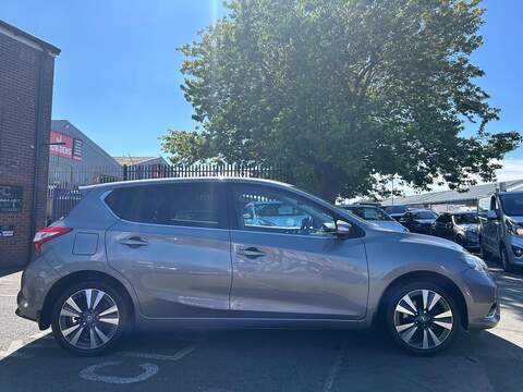 Nissan Pulsar 1.2 DIG-T N-Connecta Hatchback 5dr Petrol Manual Euro 6 (s/s) (115 ps) - U157