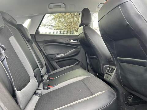 Vauxhall Grandland X Grandland X 1.2 Turbo Sport Nav Euro 6 (s/s) 5dr - U16