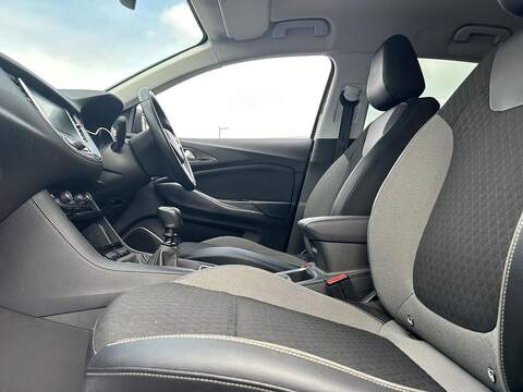 Vauxhall Grandland X Grandland X 1.2 Turbo Sport Nav Euro 6 (s/s) 5dr - U16