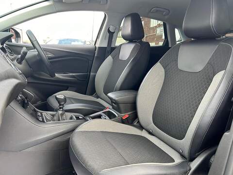 Vauxhall Grandland X Grandland X 1.2 Turbo Sport Nav Euro 6 (s/s) 5dr - U16