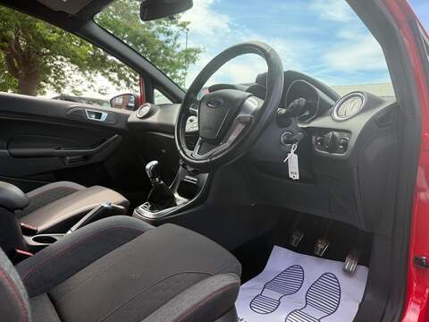 Ford Fiesta 1.0T EcoBoost ST-Line Hatchback 3dr Petrol Manual Euro 6 (s/s) (125 ps) - U165