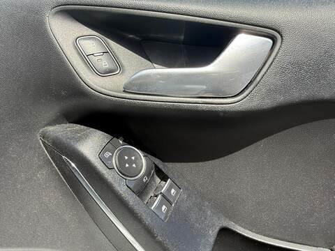 Ford Fiesta 1.0T EcoBoost Titanium Hatchback 3dr Petrol Manual Euro 6 (s/s) (125 ps) - U166