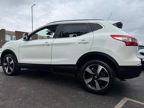 Nissan Qashqai 1.2 DIG-T N-Connecta SUV 5dr Petrol Manual 2WD Euro 6 (s/s) (115 ps) - U182