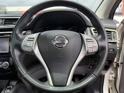 Nissan Qashqai 1.2 DIG-T N-Connecta SUV 5dr Petrol Manual 2WD Euro 6 (s/s) (115 ps) - U182