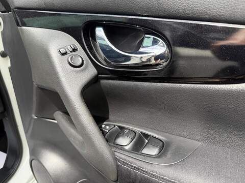 Nissan Qashqai 1.2 DIG-T N-Connecta SUV 5dr Petrol Manual 2WD Euro 6 (s/s) (115 ps) - U182