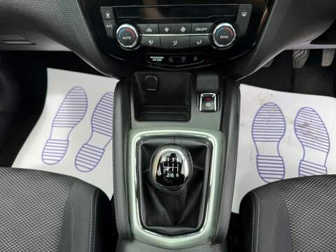 Nissan Qashqai 1.2 DIG-T N-Connecta SUV 5dr Petrol Manual 2WD Euro 6 (s/s) (115 ps) - U182