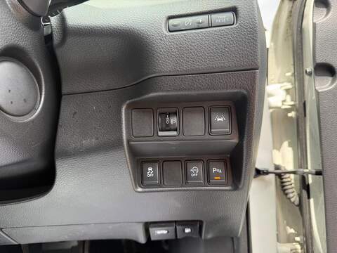 Nissan Qashqai 1.2 DIG-T N-Connecta SUV 5dr Petrol Manual 2WD Euro 6 (s/s) (115 ps) - U182