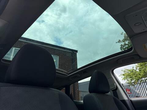 Nissan Qashqai 1.2 DIG-T N-Connecta SUV 5dr Petrol Manual 2WD Euro 6 (s/s) (115 ps) - U182