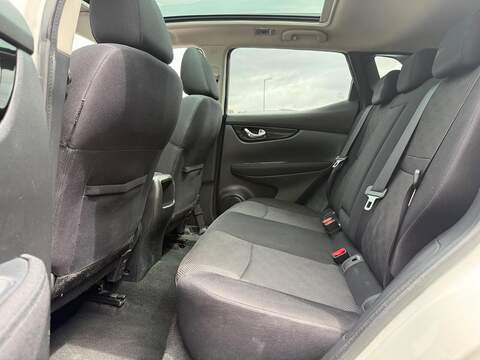 Nissan Qashqai 1.2 DIG-T N-Connecta SUV 5dr Petrol Manual 2WD Euro 6 (s/s) (115 ps) - U182