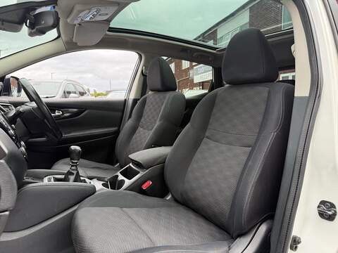 Nissan Qashqai 1.2 DIG-T N-Connecta SUV 5dr Petrol Manual 2WD Euro 6 (s/s) (115 ps) - U182