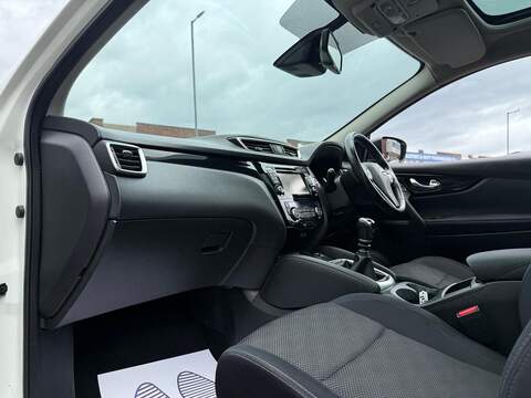 Nissan Qashqai 1.2 DIG-T N-Connecta SUV 5dr Petrol Manual 2WD Euro 6 (s/s) (115 ps) - U182