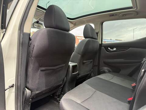 Nissan Qashqai 1.2 DIG-T N-Connecta SUV 5dr Petrol Manual 2WD Euro 6 (s/s) (115 ps) - U182