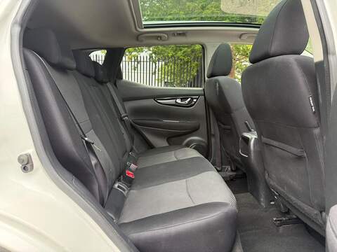 Nissan Qashqai 1.2 DIG-T N-Connecta SUV 5dr Petrol Manual 2WD Euro 6 (s/s) (115 ps) - U182