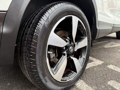Nissan Qashqai 1.2 DIG-T N-Connecta SUV 5dr Petrol Manual 2WD Euro 6 (s/s) (115 ps) - U182