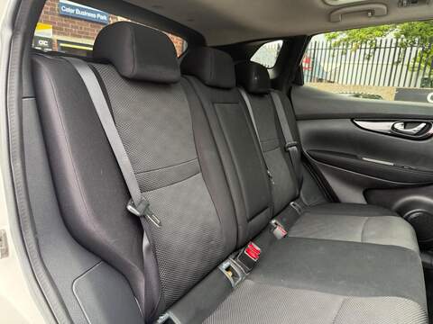 Nissan Qashqai 1.2 DIG-T N-Connecta SUV 5dr Petrol Manual 2WD Euro 6 (s/s) (115 ps) - U182