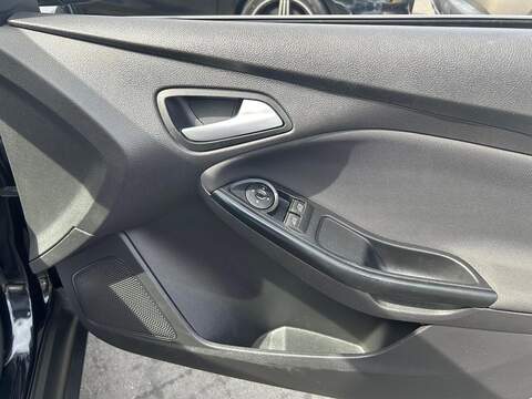 Ford Focus 1.6 TDCi Zetec Euro 5 (s/s) 5dr - U193