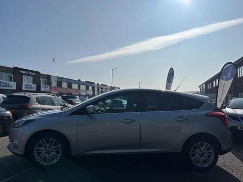 Ford Focus 1.6 TDCi Titanium Hatchback 5dr Diesel Manual Euro 5 (s/s) (115 ps) - U203