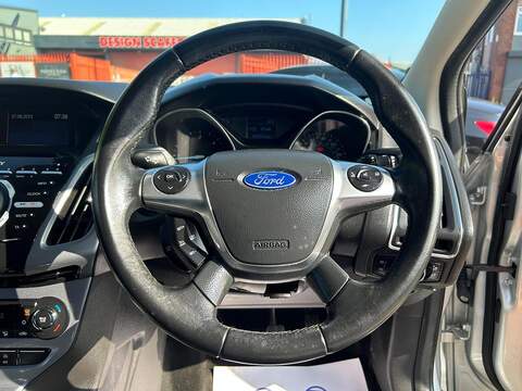 Ford Focus 1.6 TDCi Titanium Hatchback 5dr Diesel Manual Euro 5 (s/s) (115 ps) - U203