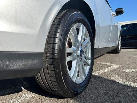 Ford Focus 1.6 TDCi Titanium Hatchback 5dr Diesel Manual Euro 5 (s/s) (115 ps) - U203