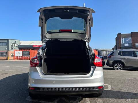 Ford Focus 1.6 TDCi Titanium Hatchback 5dr Diesel Manual Euro 5 (s/s) (115 ps) - U203