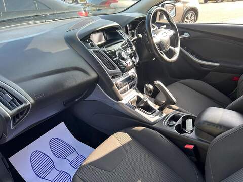 Ford Focus 1.6 TDCi Titanium Hatchback 5dr Diesel Manual Euro 5 (s/s) (115 ps) - U203