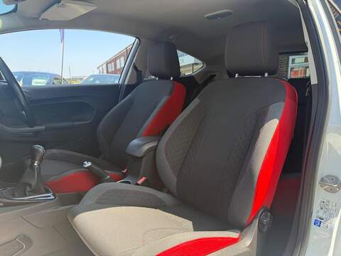 Ford Fiesta 1.0T EcoBoost Zetec S Hatchback 3dr Petrol Manual Euro 6 (s/s) (140 ps) - U204