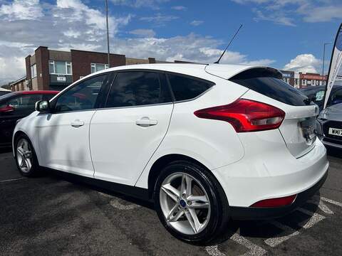 Ford Focus 1.0T EcoBoost Zetec Hatchback 5dr Petrol Manual Euro 6 (s/s) (125 ps) - U214