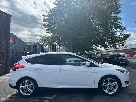 Ford Focus 1.0T EcoBoost Zetec Hatchback 5dr Petrol Manual Euro 6 (s/s) (125 ps) - U214