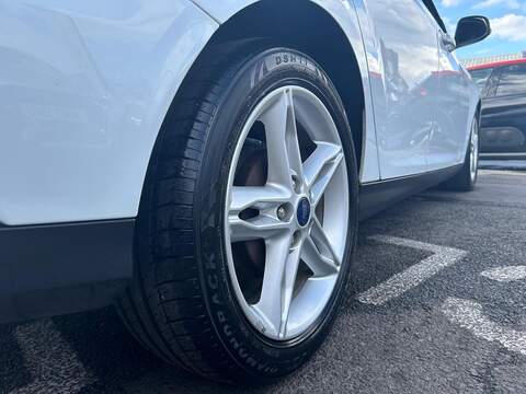 Ford Focus 1.0T EcoBoost Zetec Hatchback 5dr Petrol Manual Euro 6 (s/s) (125 ps) - U214