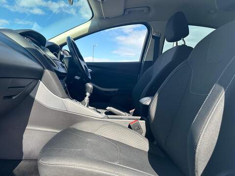 Ford Focus 1.0T EcoBoost Zetec Hatchback 5dr Petrol Manual Euro 6 (s/s) (125 ps) - U214