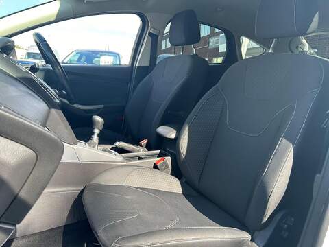 Ford Focus 1.0T EcoBoost Zetec Hatchback 5dr Petrol Manual Euro 6 (s/s) (125 ps) - U214