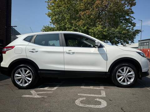 Nissan Qashqai Qashqai Acenta SUV 1 Manual Diesel - U229