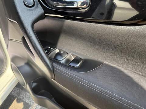 Nissan Qashqai Qashqai Acenta SUV 1 Manual Diesel - U229
