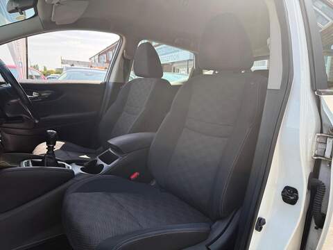 Nissan Qashqai Qashqai Acenta SUV 1 Manual Diesel - U229