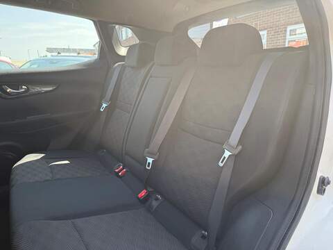 Nissan Qashqai Qashqai Acenta SUV 1 Manual Diesel - U229